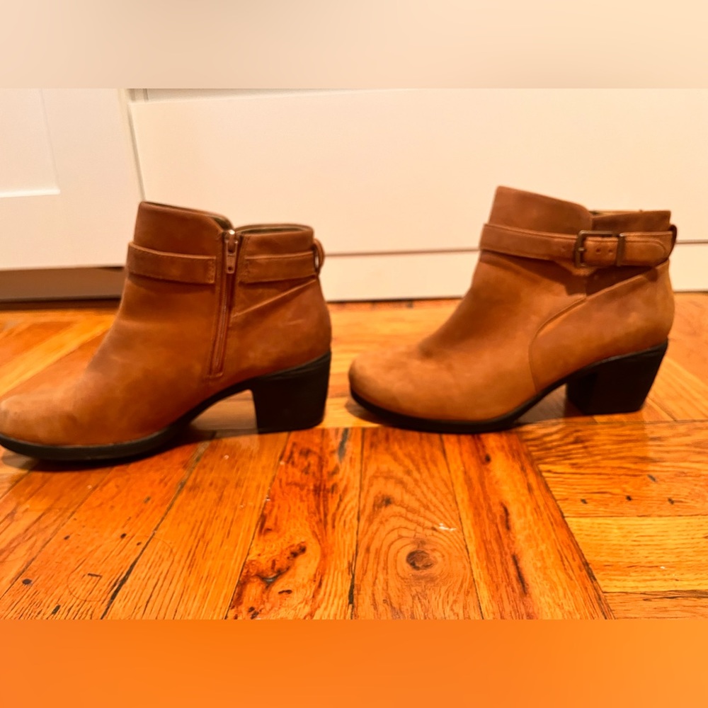 Beige CLARK booties